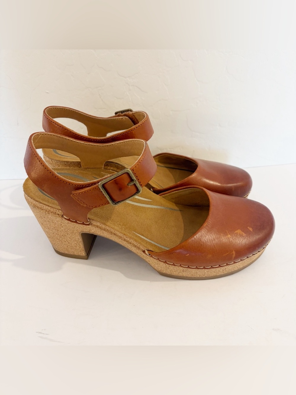 EUC Aetrex Finley Cognac Leather Ankle Strap Closed Toe Clogs Size 9-9.5